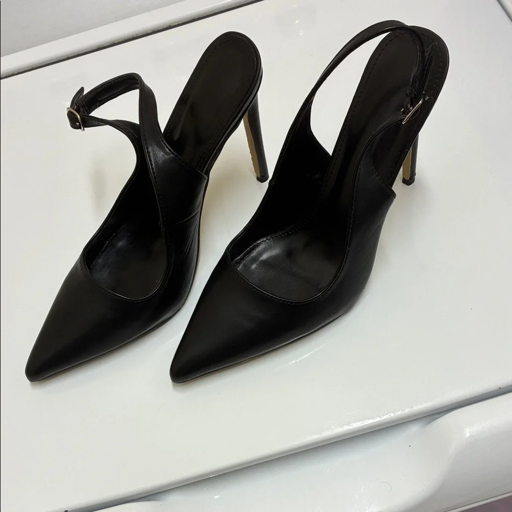 Source Unknown Black Slingback Heels‎